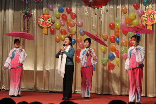 学校全体师生举行2014年新年联欢晚会