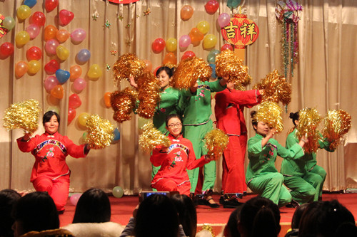 学校全体师生举行2014年新年联欢晚会