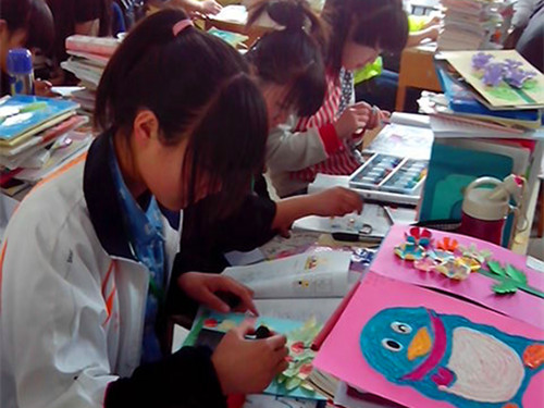 基础教研室举办2013级幼儿教育专业学生美术作品展