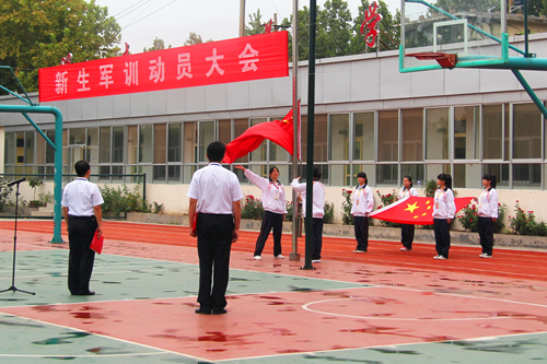 学校举行二〇一四年九月份升旗仪式