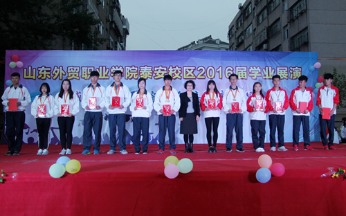 校区举办2016届学生学业展演活动