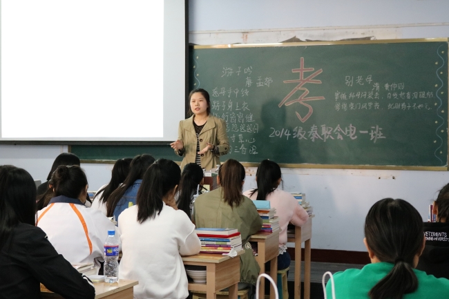 校区各班级组织开展孝文化主题班会